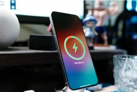 福清苹果15换屏服务分享用什么充电器给iPhone15充电更好 